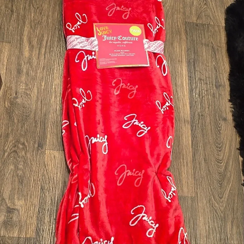 Juicy Couture Signature Logo Twin‎ Plush Throw Blanket